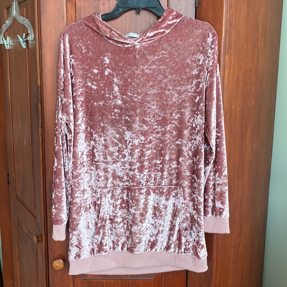 Elesol crushed velvet pink sweatshirt, good condition, 100% polyester